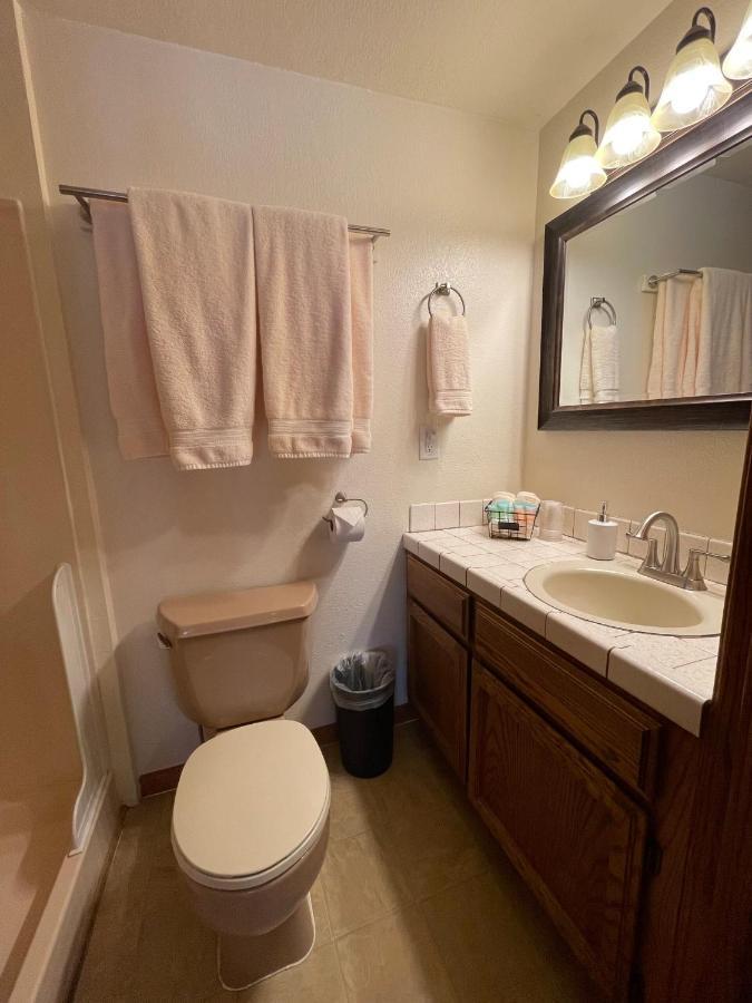 Berkshire Inn Groveland Bagian luar foto