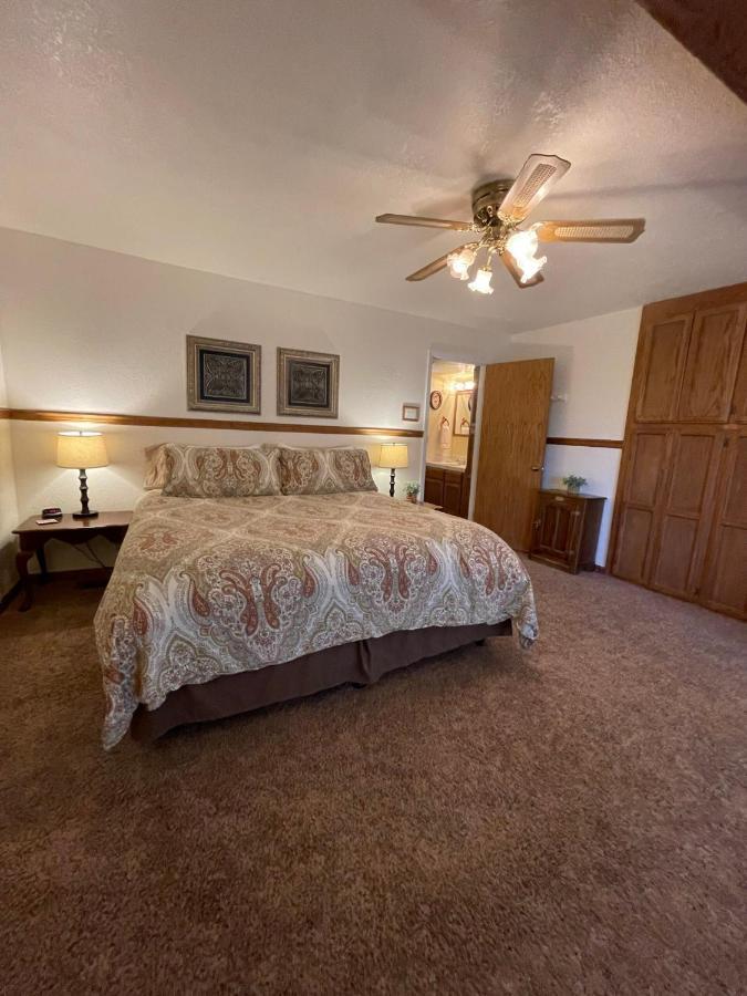 Berkshire Inn Groveland Bagian luar foto