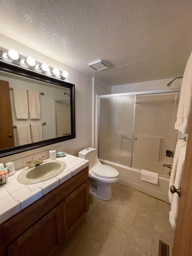 Berkshire Inn Groveland Bagian luar foto