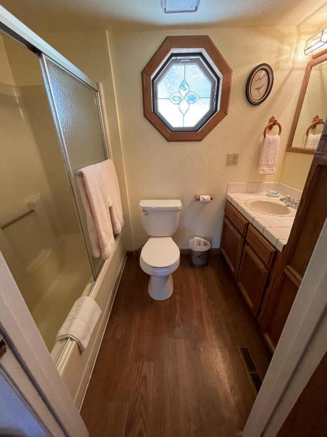 Berkshire Inn Groveland Bagian luar foto
