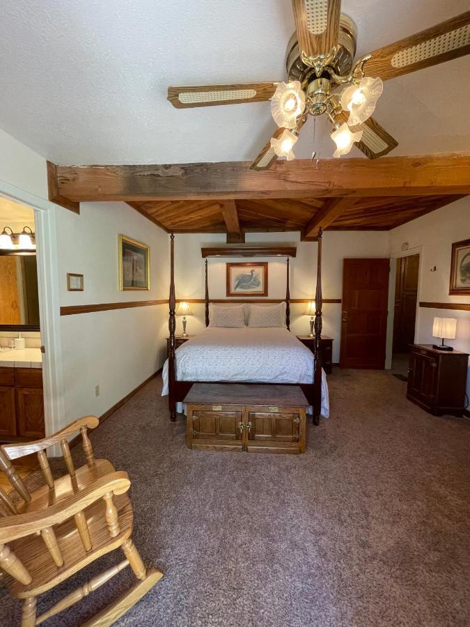 Berkshire Inn Groveland Bagian luar foto