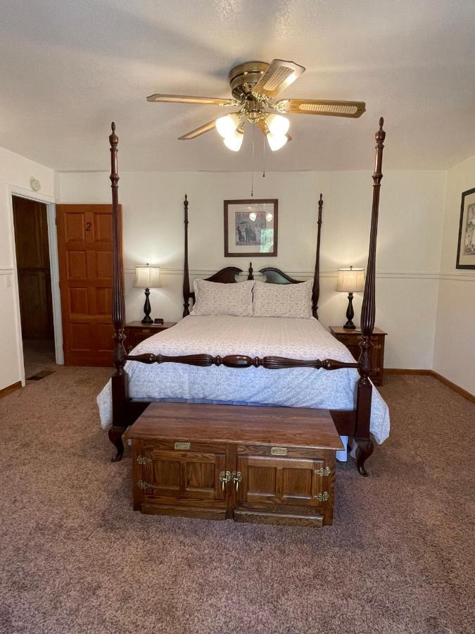 Berkshire Inn Groveland Bagian luar foto
