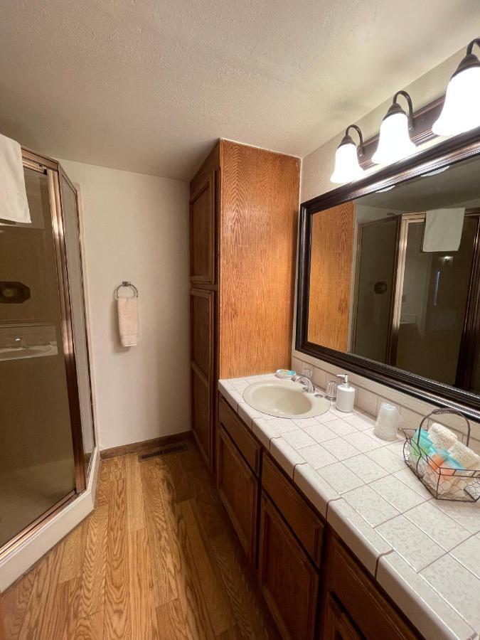 Berkshire Inn Groveland Bagian luar foto
