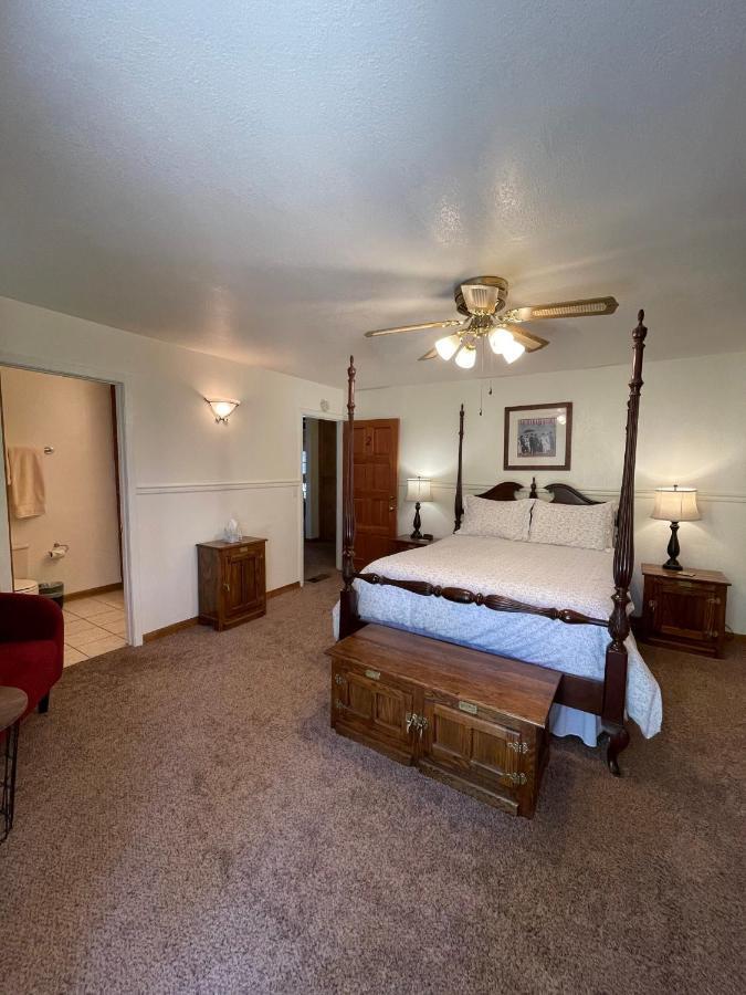Berkshire Inn Groveland Bagian luar foto