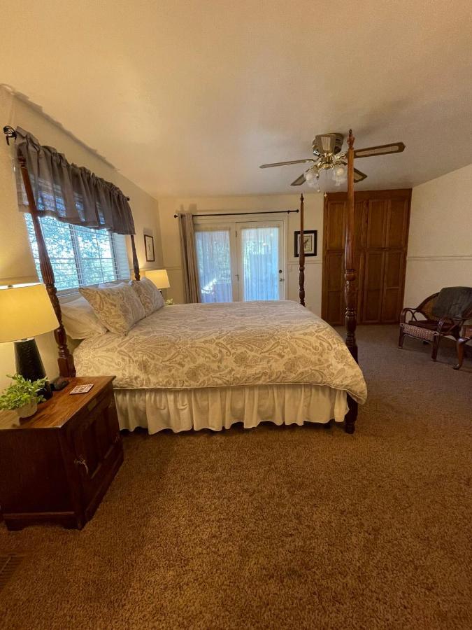 Berkshire Inn Groveland Bagian luar foto