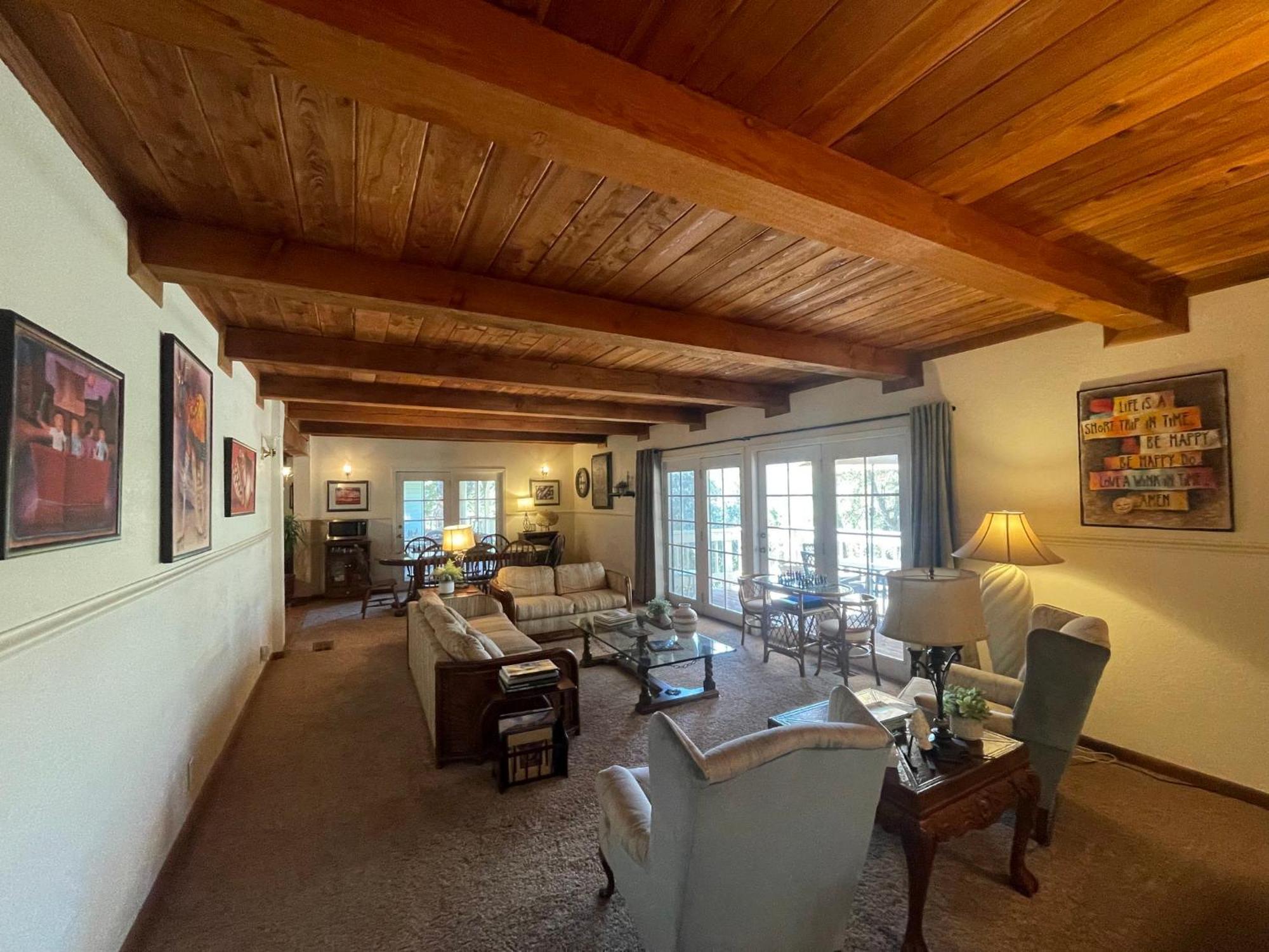 Berkshire Inn Groveland Bagian luar foto