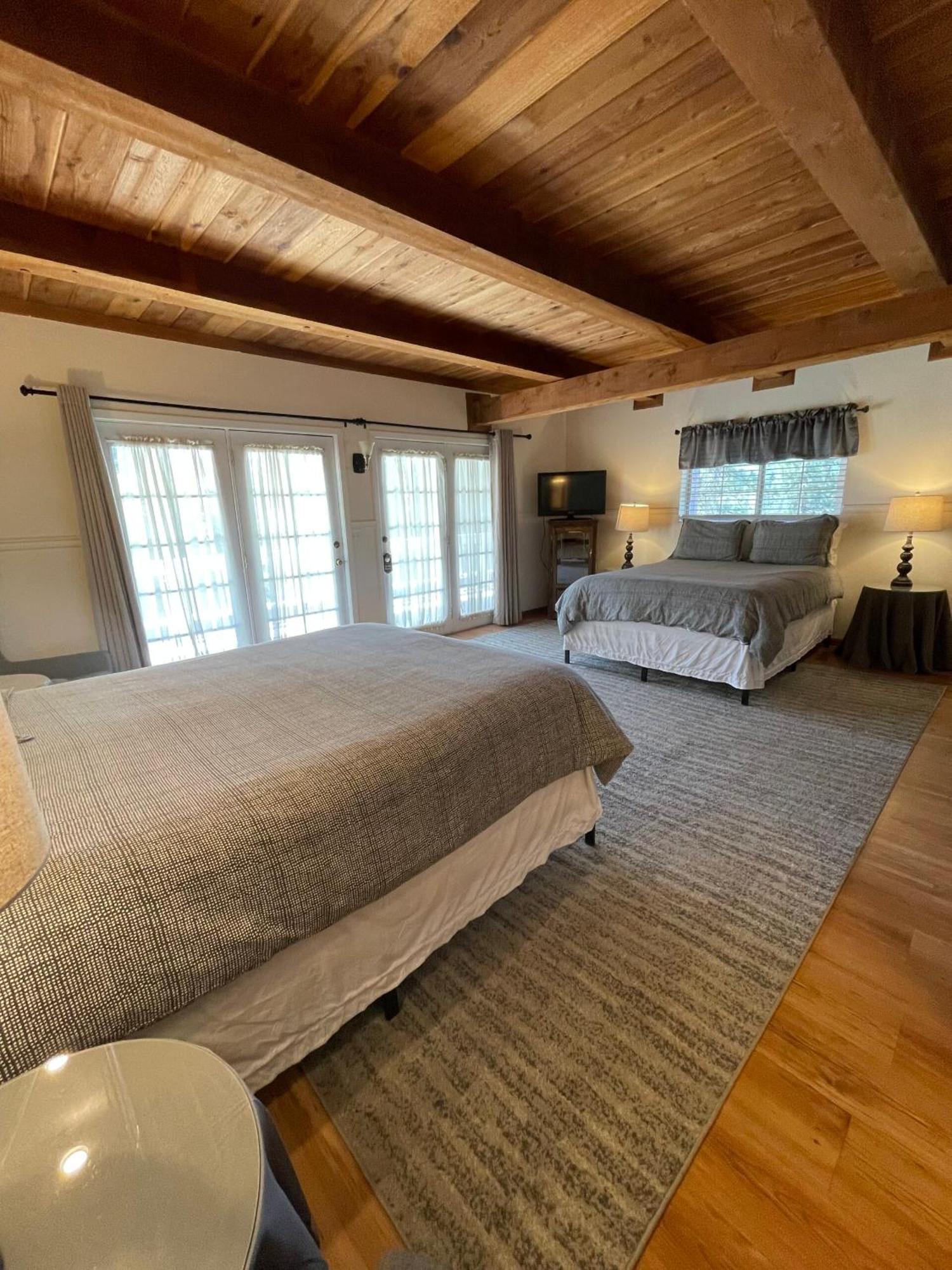 Berkshire Inn Groveland Bagian luar foto